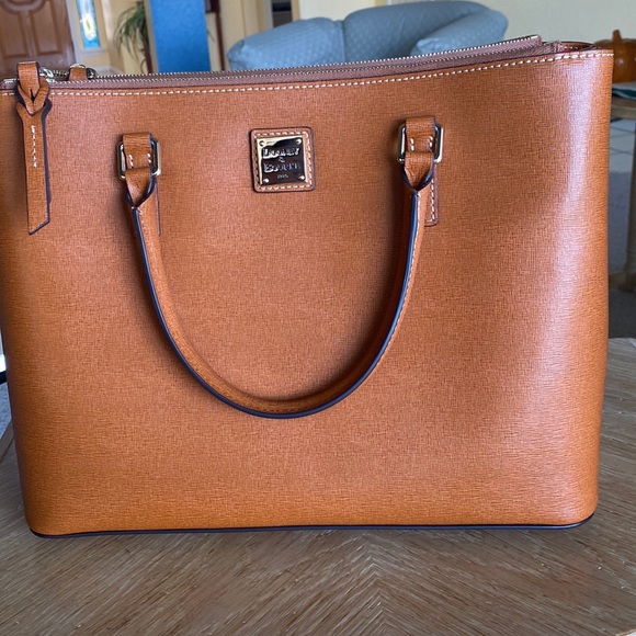 New Dooney and Bourke handbag - Picture 4 of 11